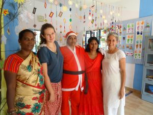 Amma, Catha (Freiwillige), Malliga, Uma und Kathy an Weihnachten 